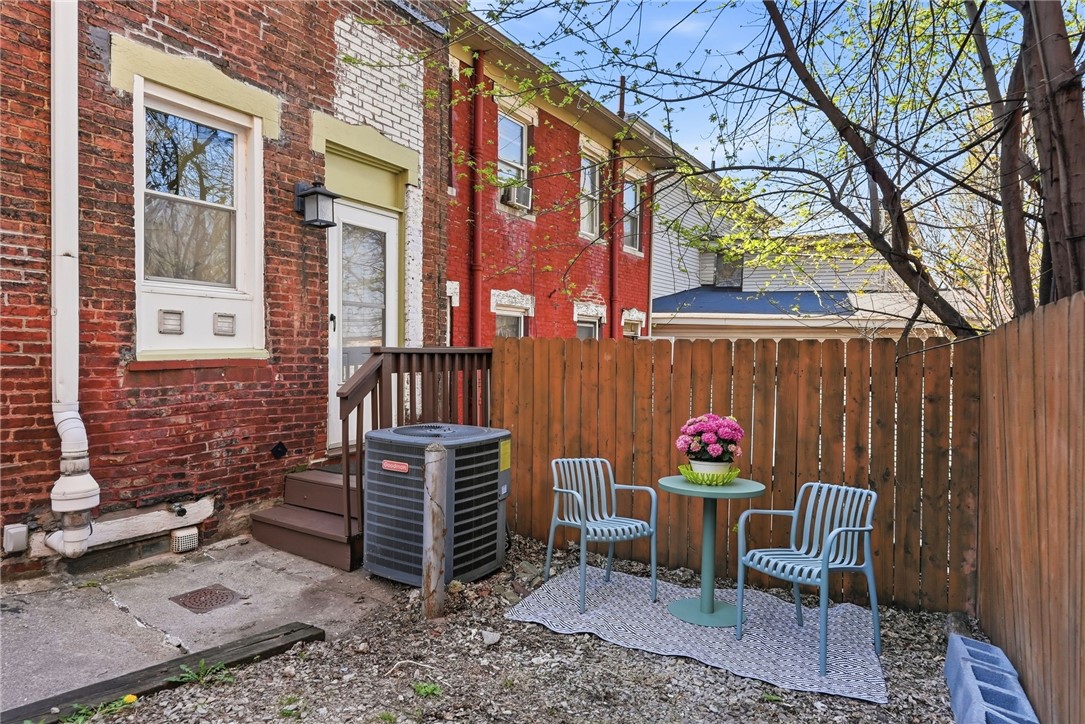 1046 Herron Ave