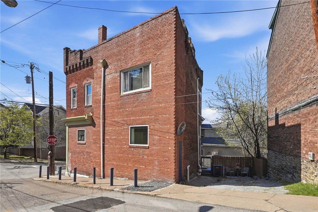 1046 Herron Ave