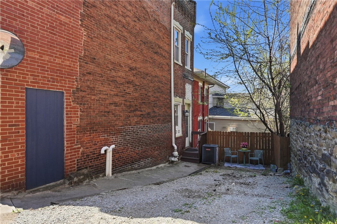1046 Herron Ave