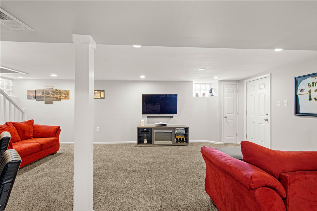 2416 N Meadowcroft