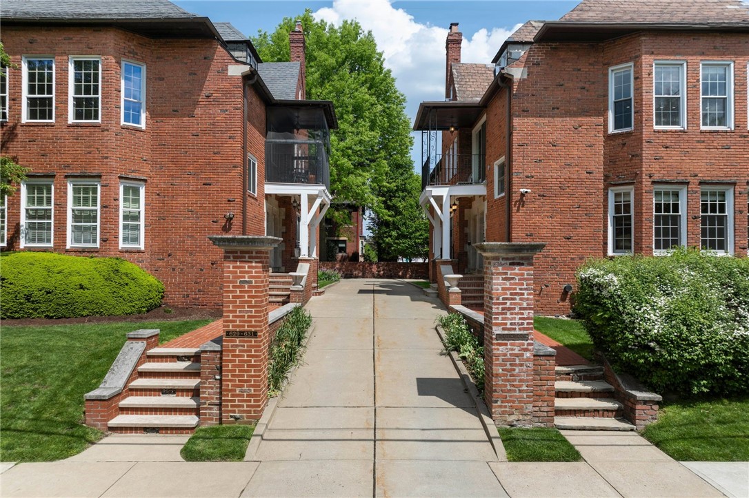703 Saint James Street