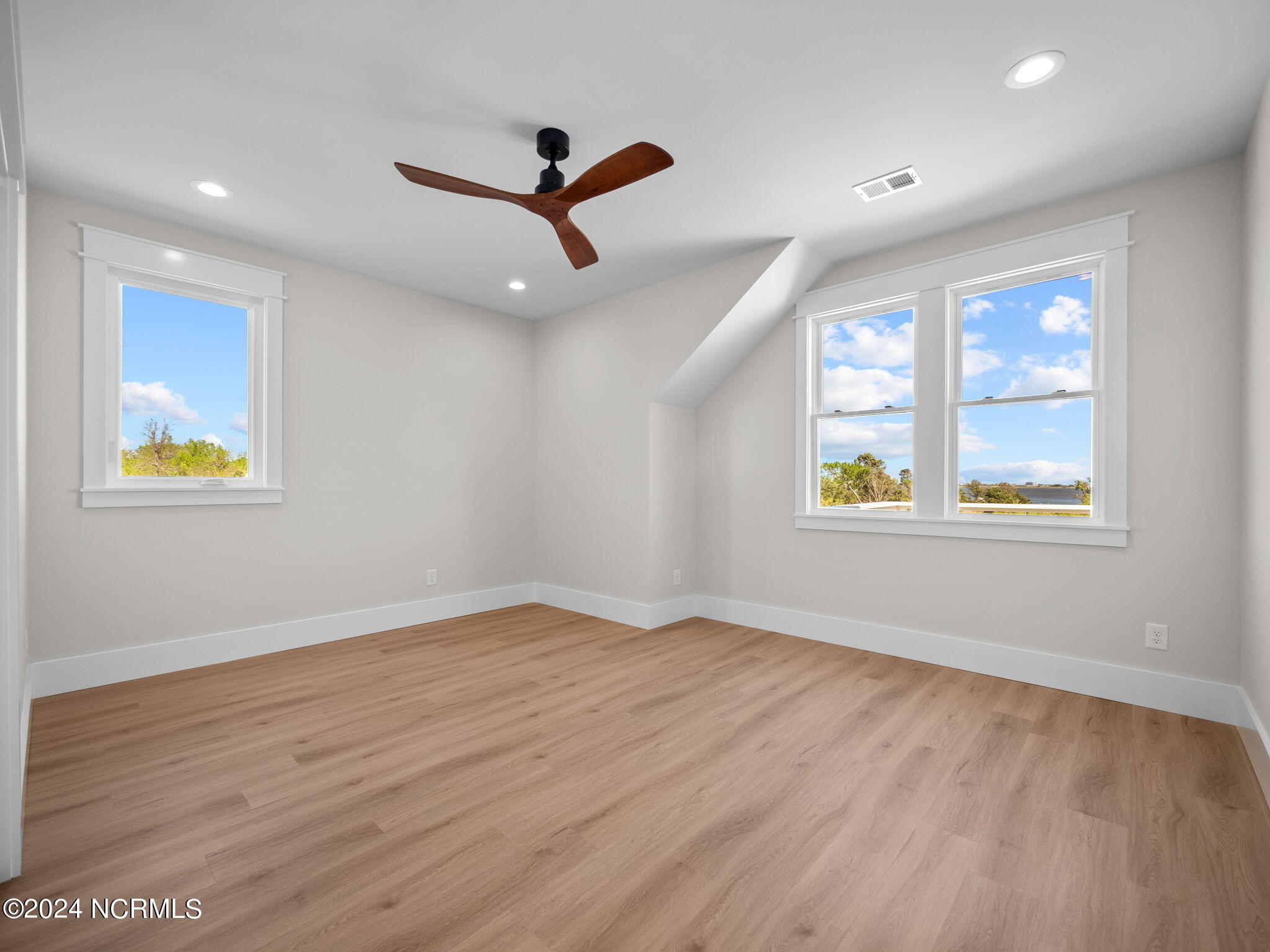 208 Marshside Landing