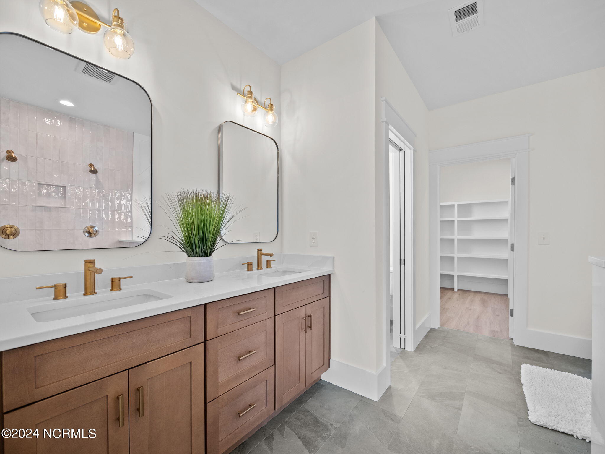 208 Marshside Landing