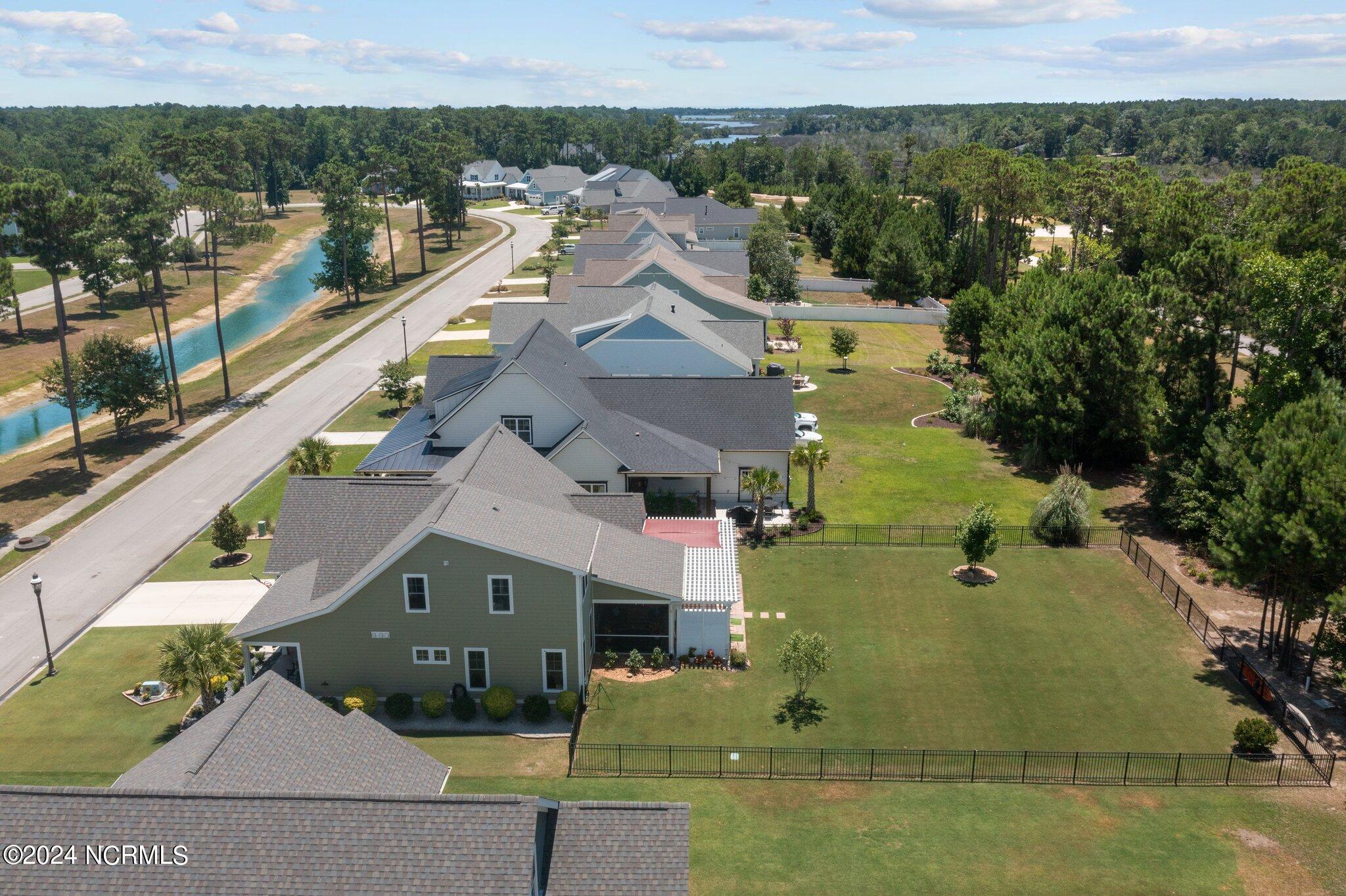 322 Lake Firefly Loop