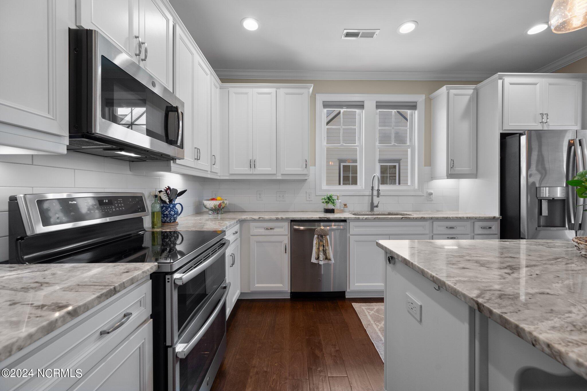 322 Lake Firefly Loop