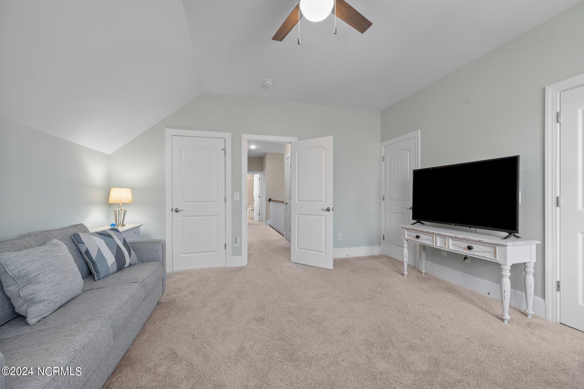 322 Lake Firefly Loop