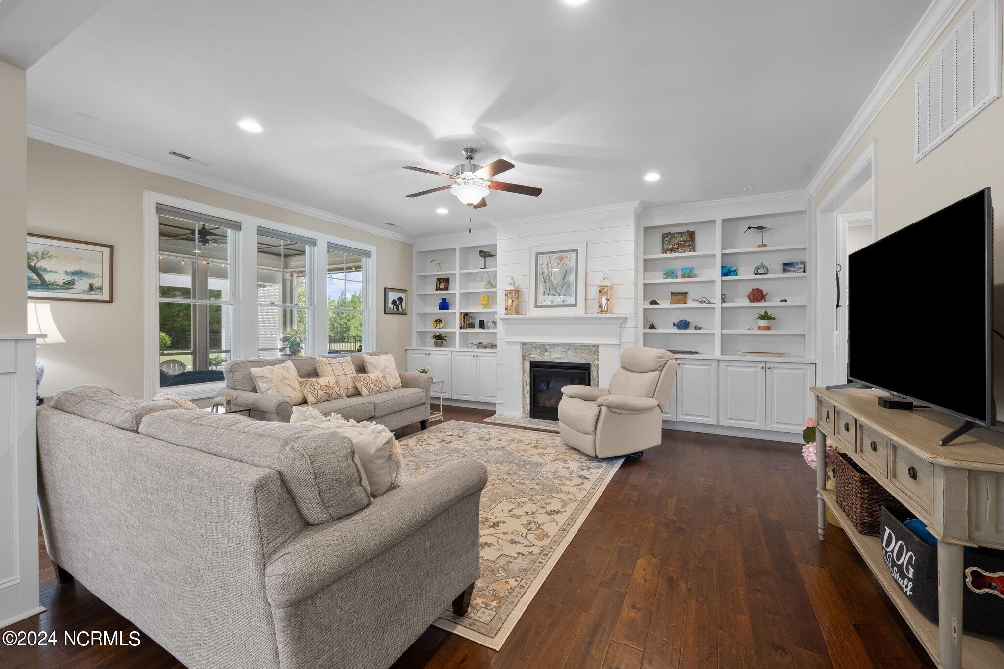 322 Lake Firefly Loop