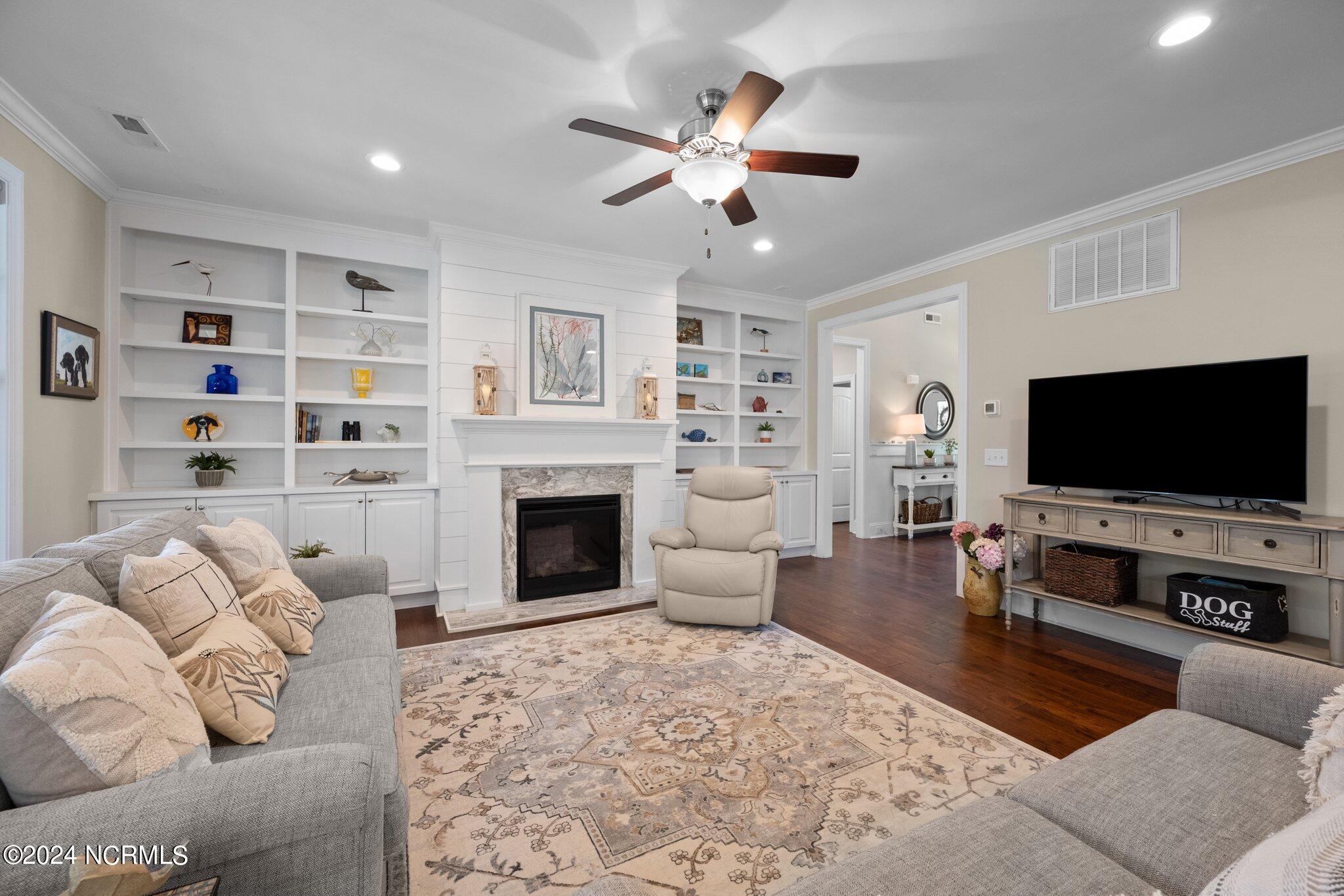 322 Lake Firefly Loop