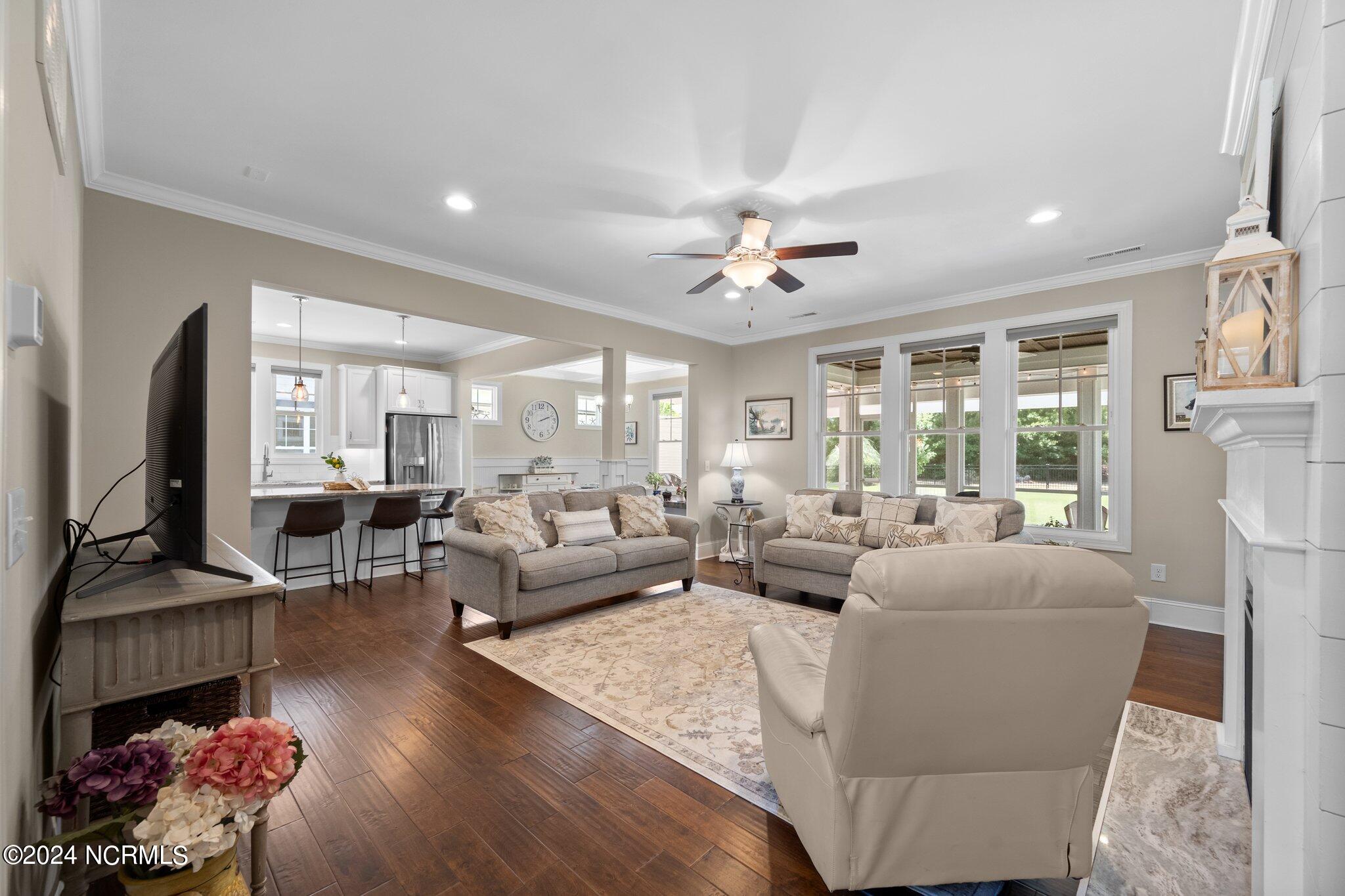 322 Lake Firefly Loop