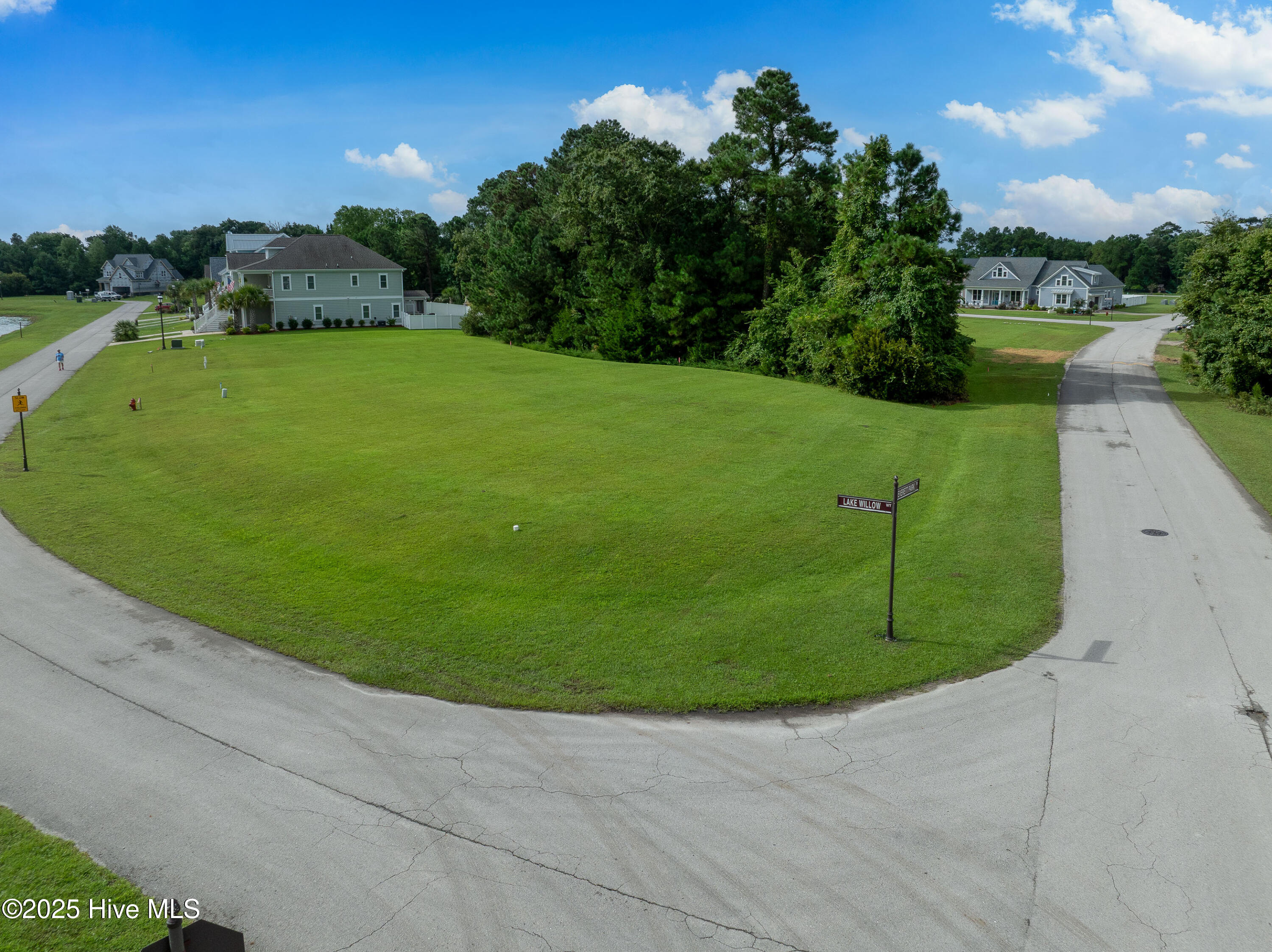 800 144 Lake Willow Way