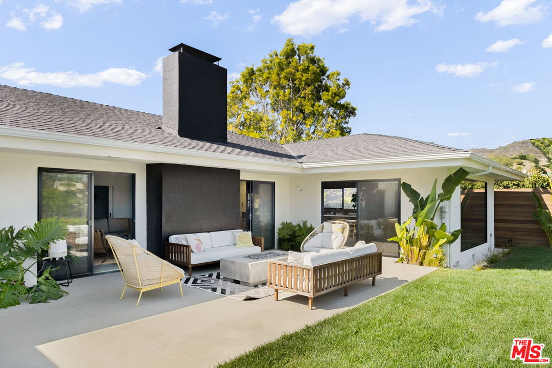 886 Teakwood Rd