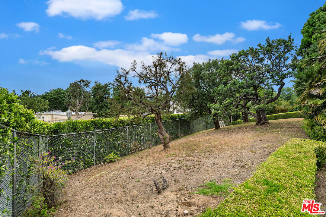 570 S Beverly Glen Blvd