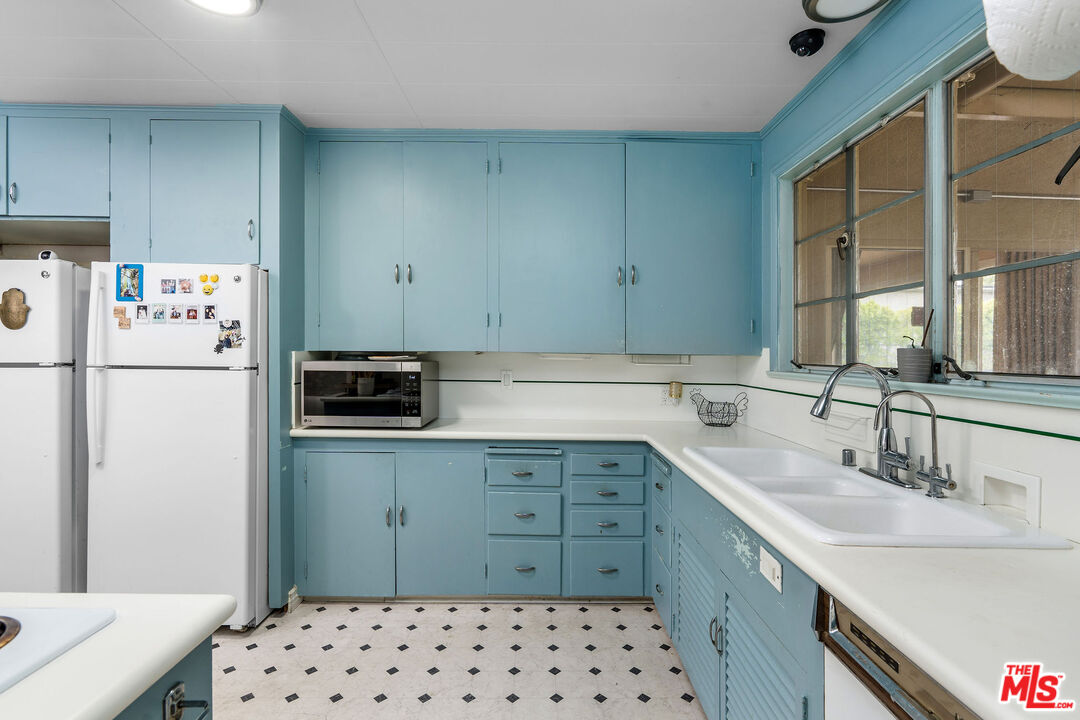 570 S Beverly Glen Blvd
