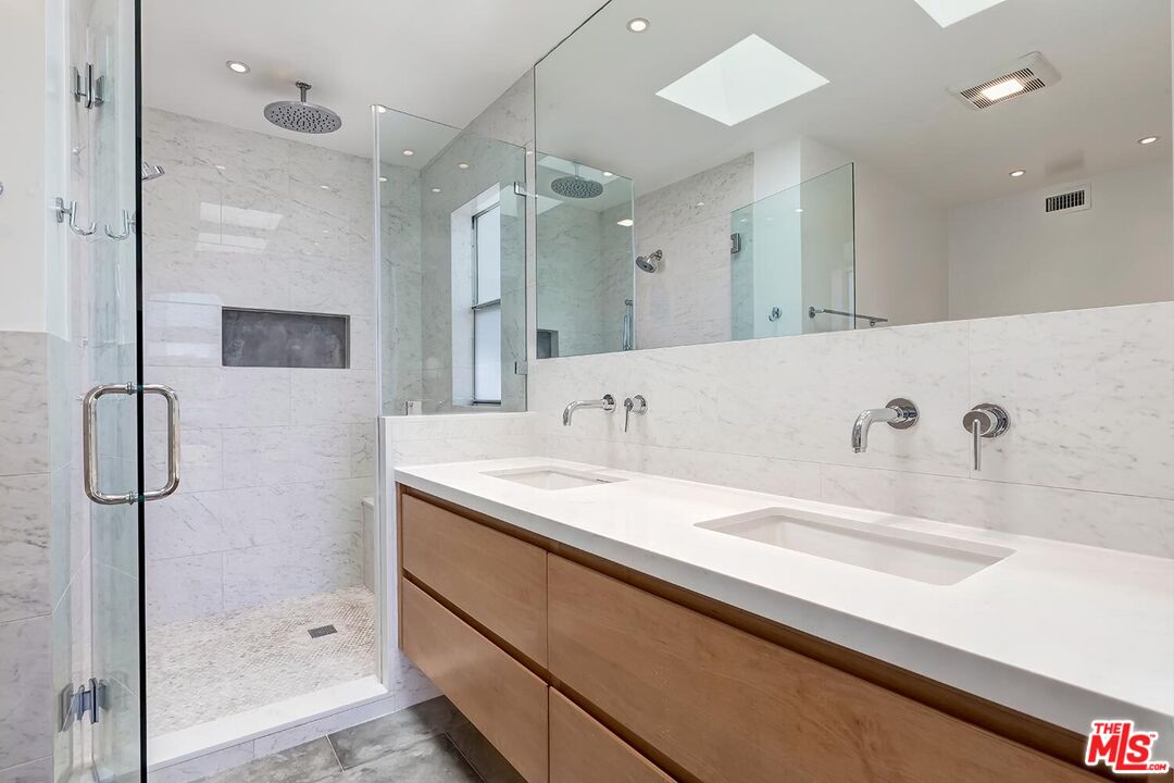 1248 24th St Unit: 1