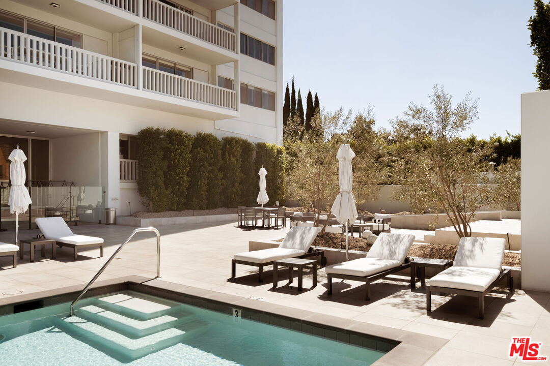 999 N Doheny Dr Unit: 807