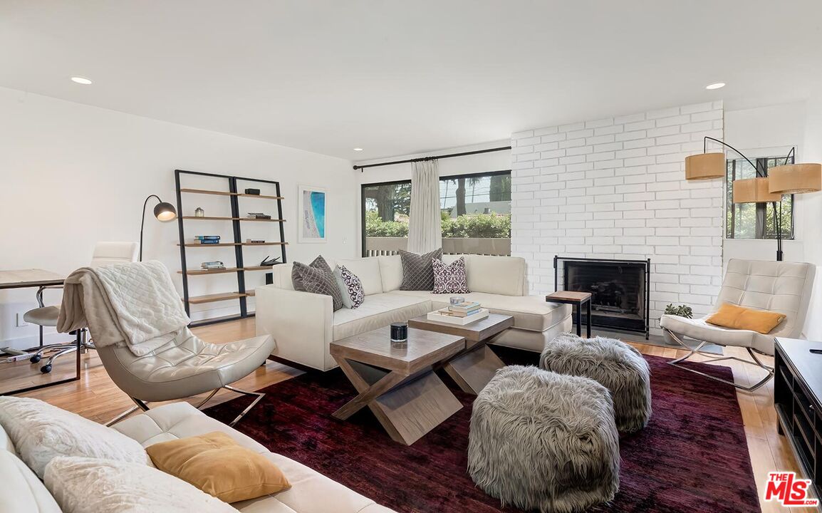 858 12th St Unit: 4