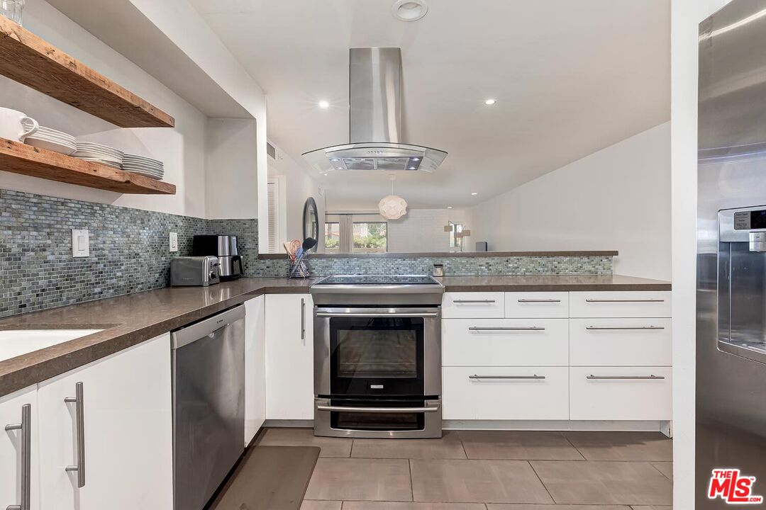 858 12th St Unit: 4