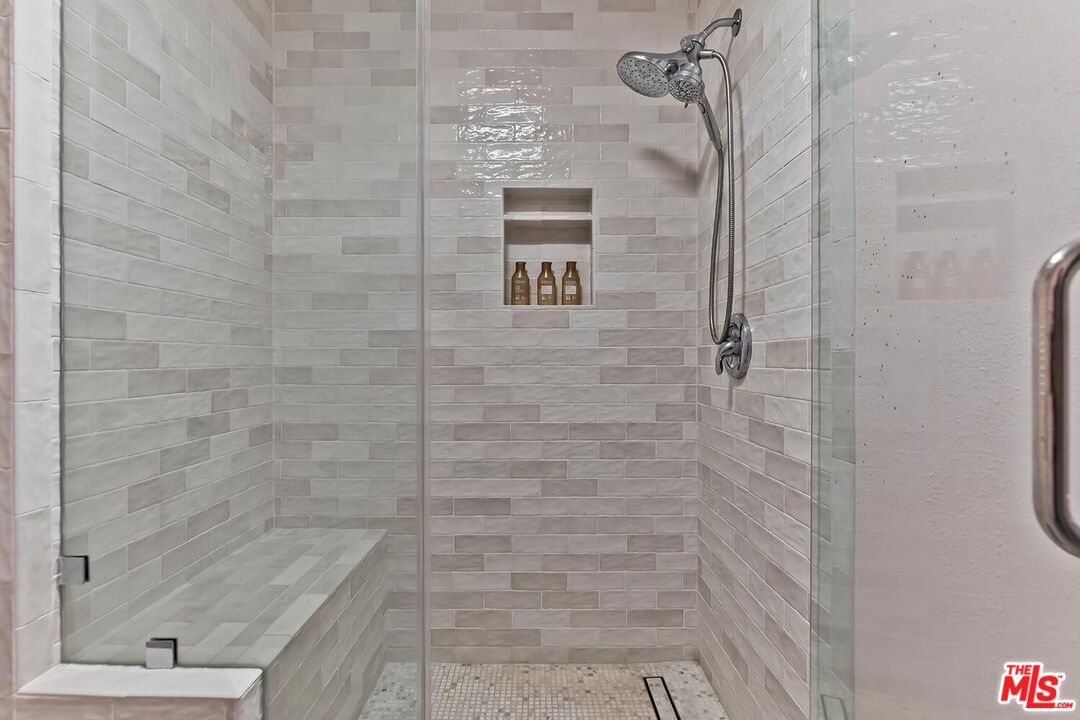 858 12th St Unit: 4