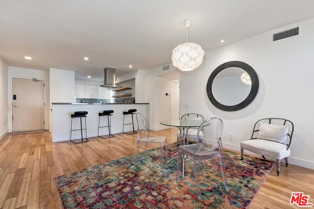 858 12th St Unit: 4
