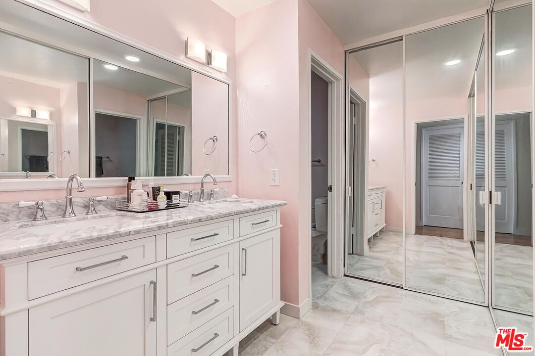 858 12th St Unit: 4