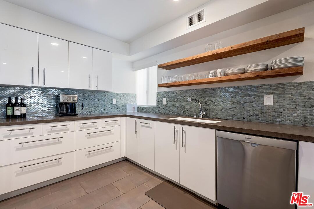 858 12th St Unit: 4