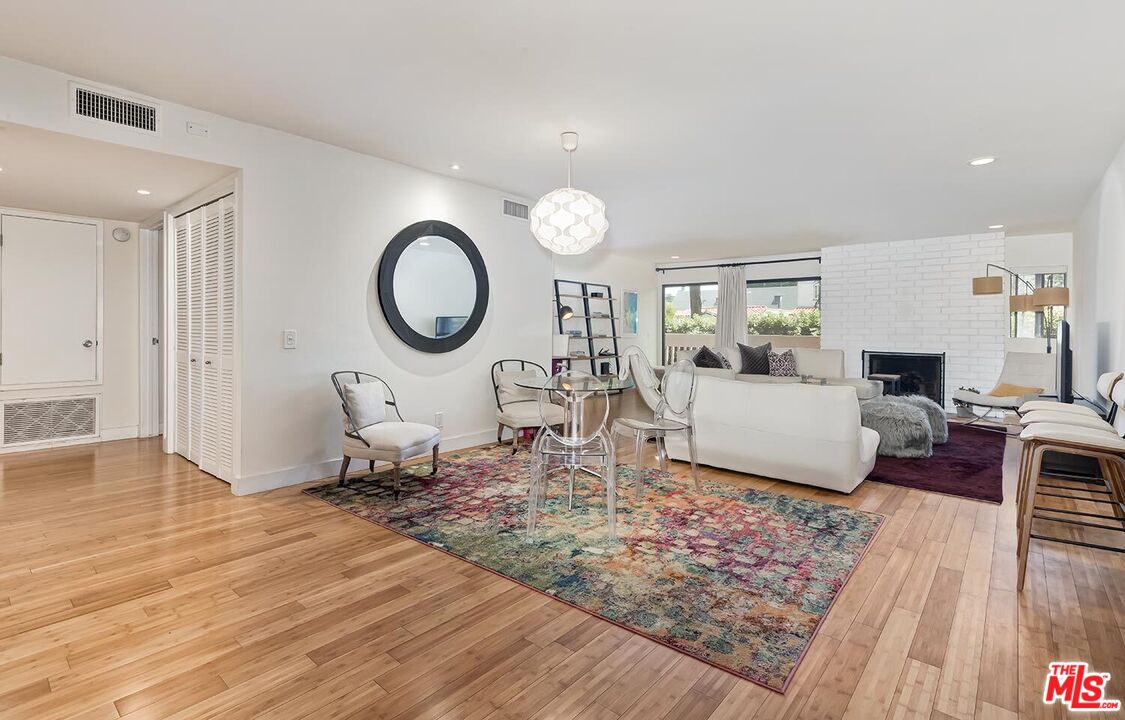 858 12th St Unit: 4