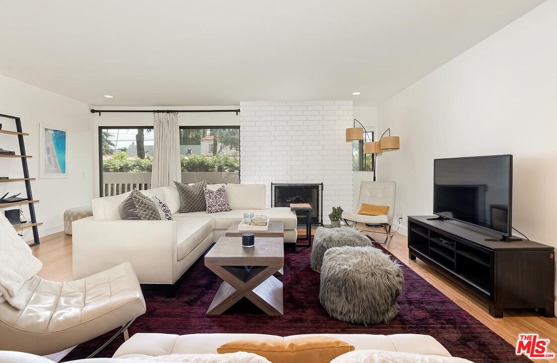 858 12th St Unit: 4