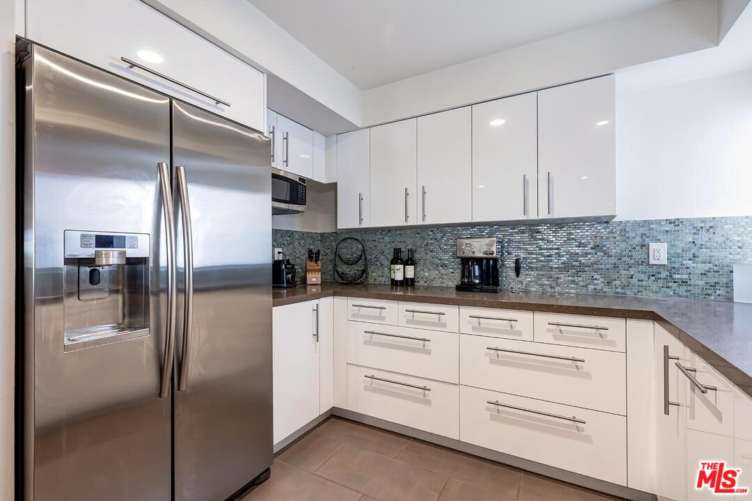 858 12th St Unit: 4