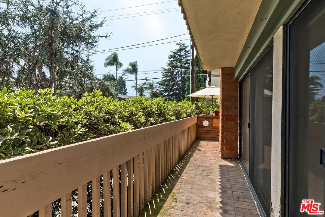 858 12th St Unit: 4