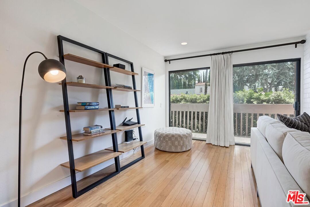 858 12th St Unit: 4