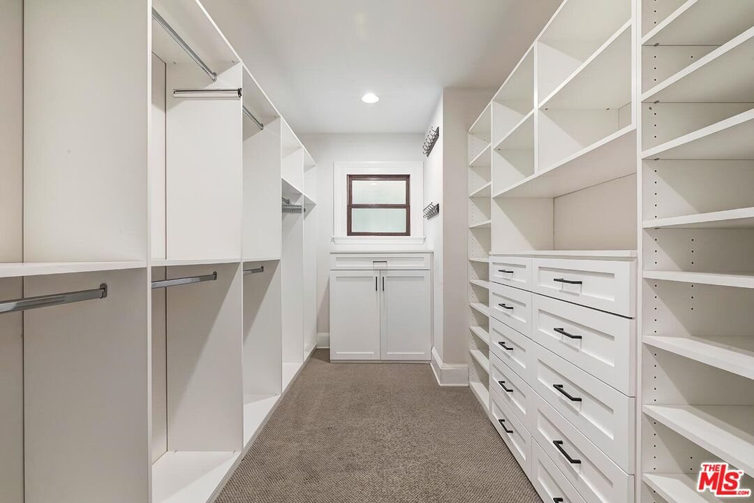 1711 Amherst Ave
