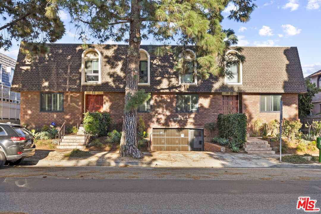 1049 16th St Unit: 5