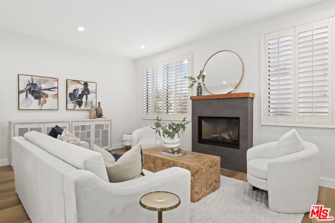 1049 16th St Unit: 5