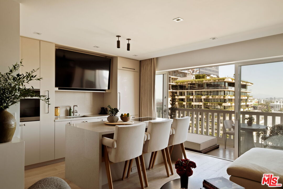 999 N Doheny Dr Unit: 807