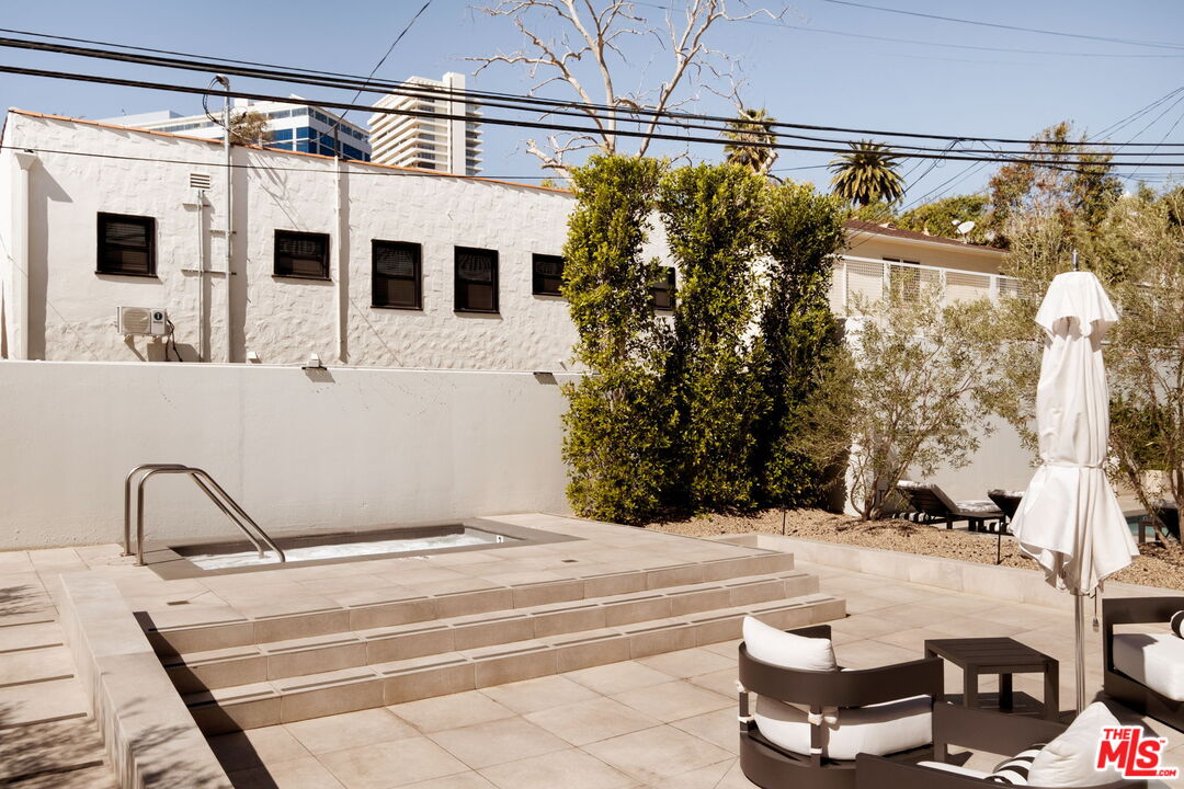 999 N Doheny Dr Unit: 807