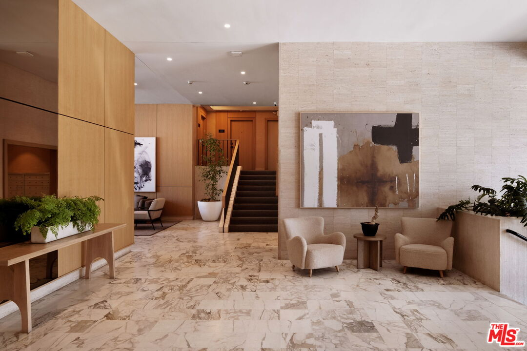 999 N Doheny Dr Unit: 807