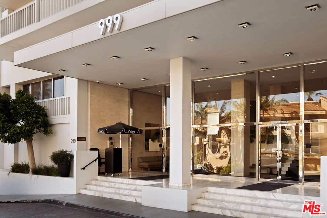 999 N Doheny Dr Unit: 807
