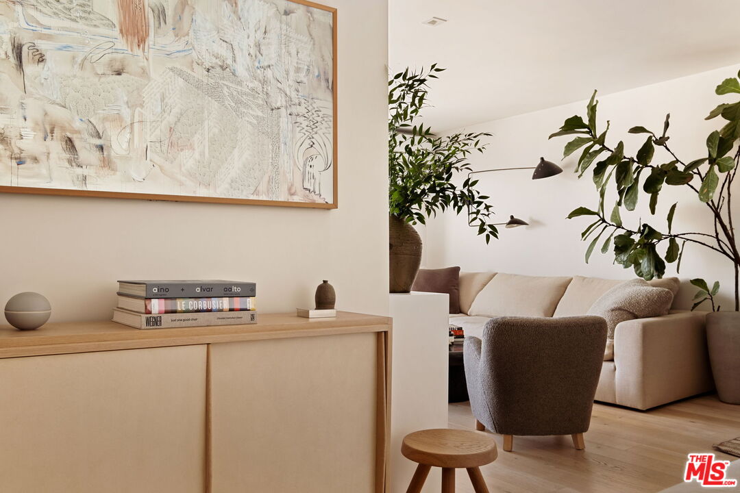 999 N Doheny Dr Unit: 807