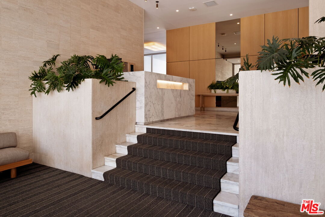 999 N Doheny Dr Unit: 807