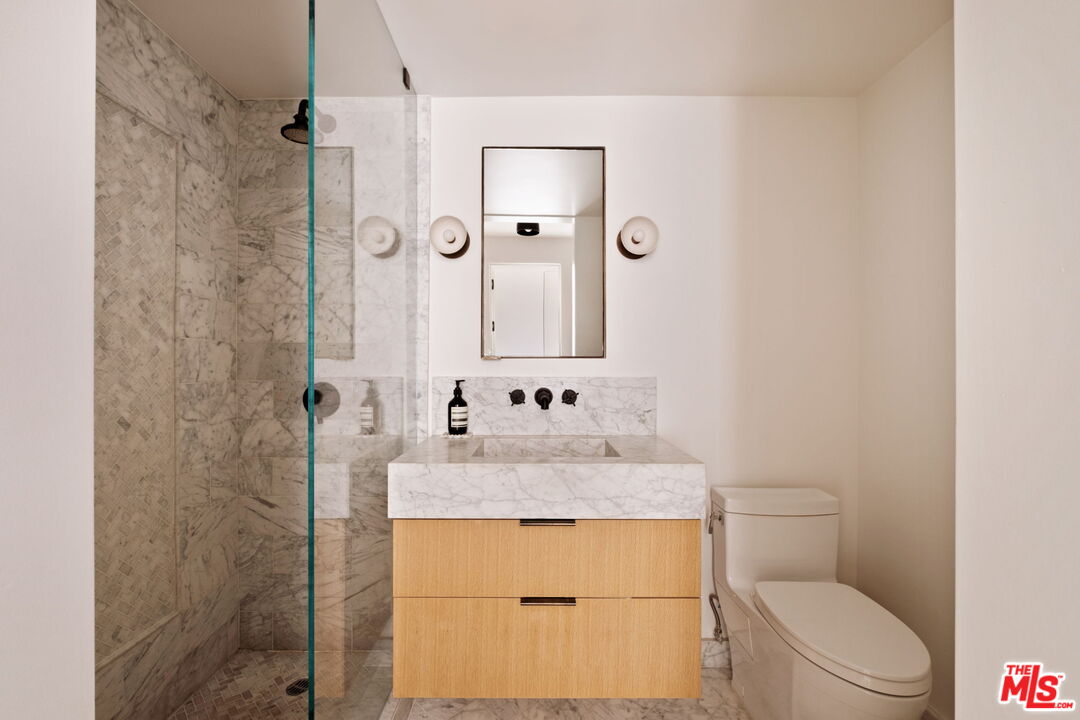 999 N Doheny Dr Unit: 807