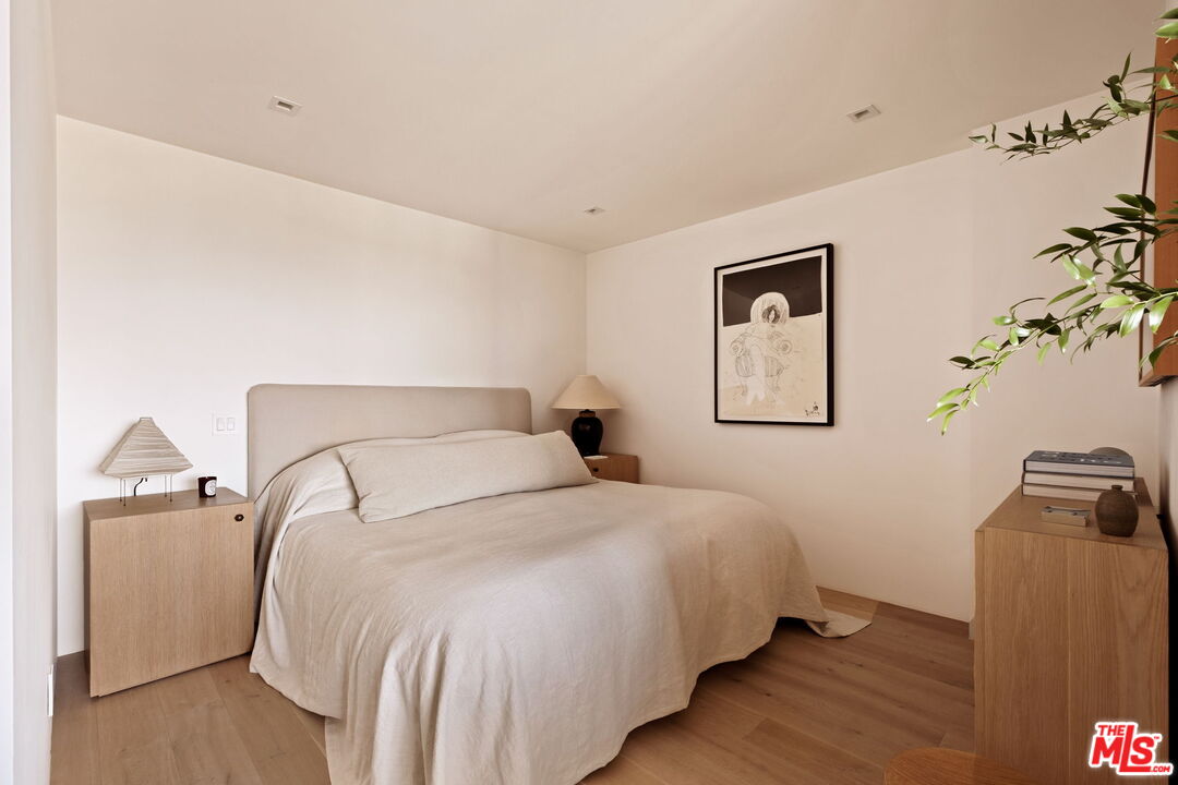 999 N Doheny Dr Unit: 807