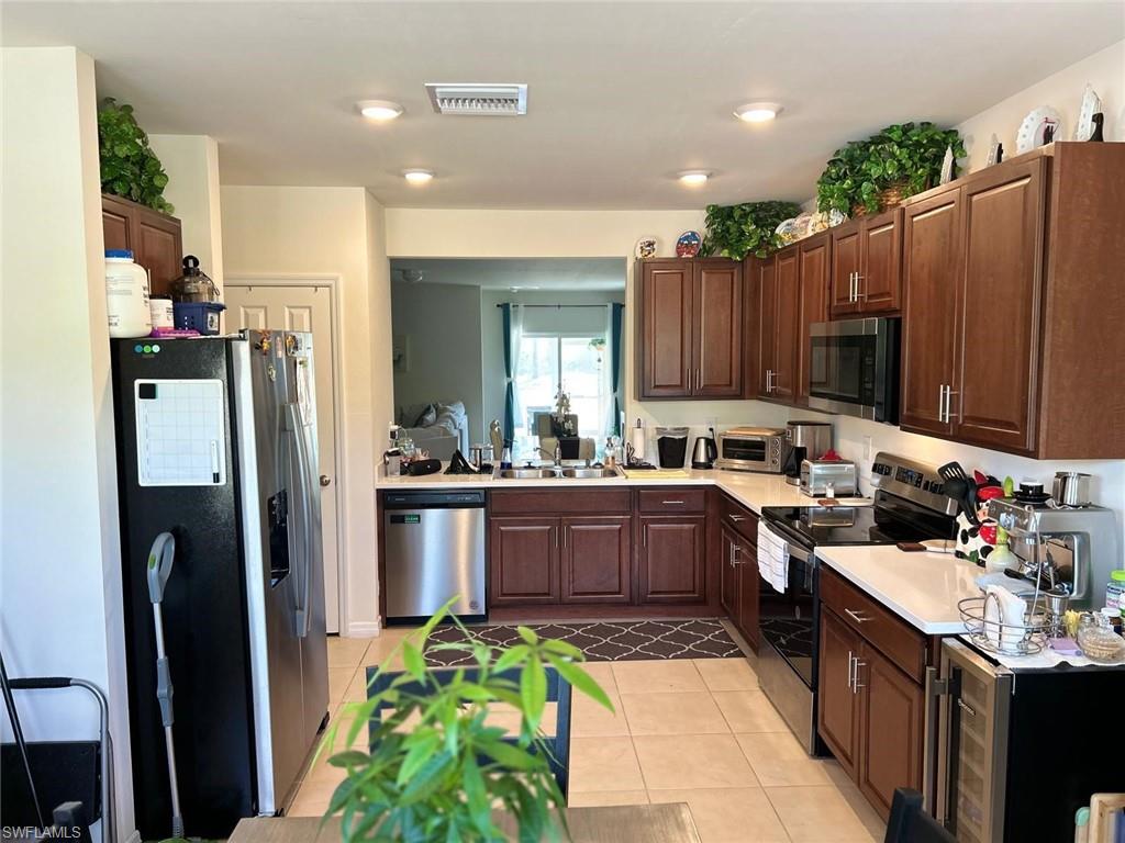 2104 Jacaranda PKWY W