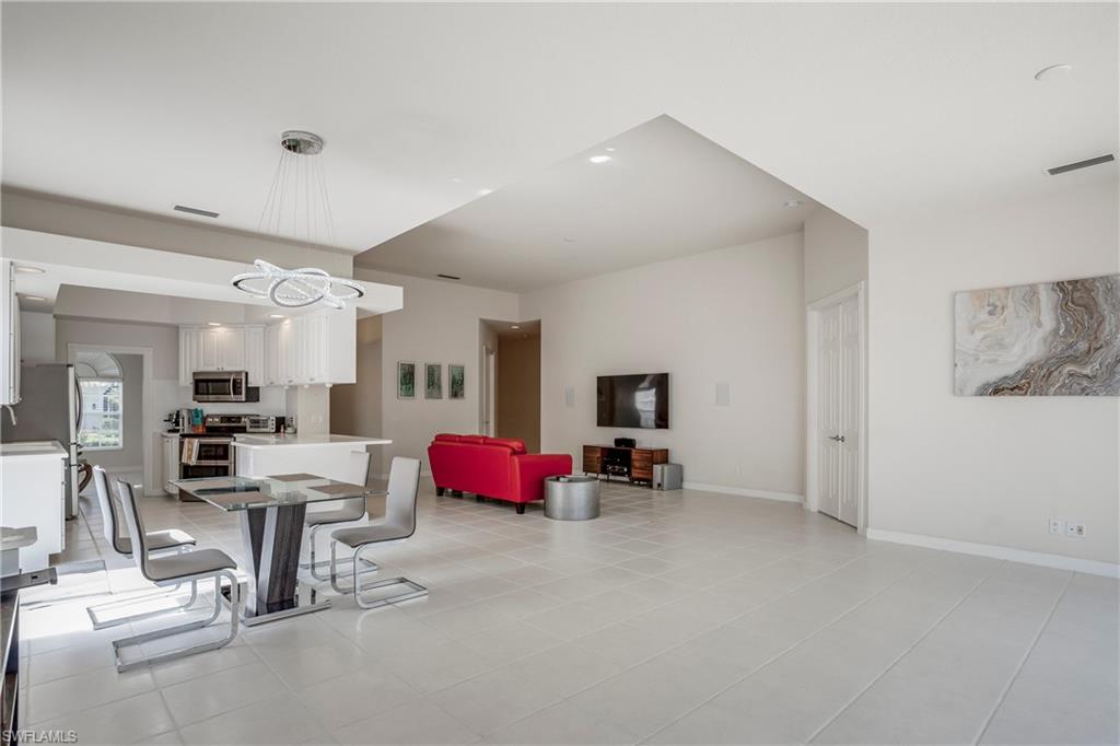 3899 Valentia WAY