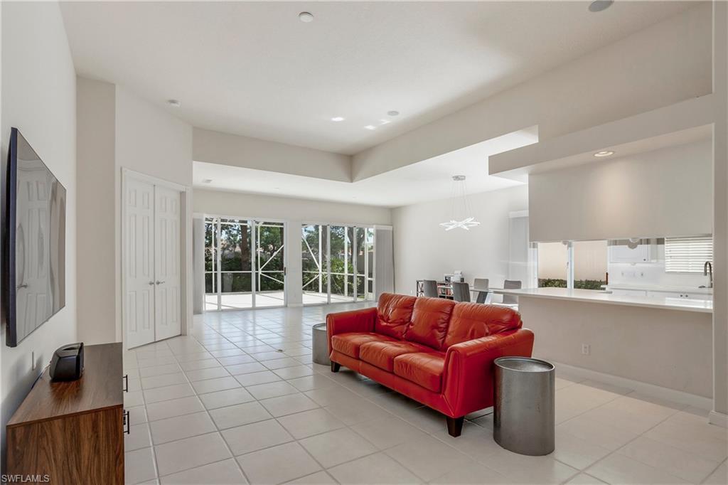 3899 Valentia WAY