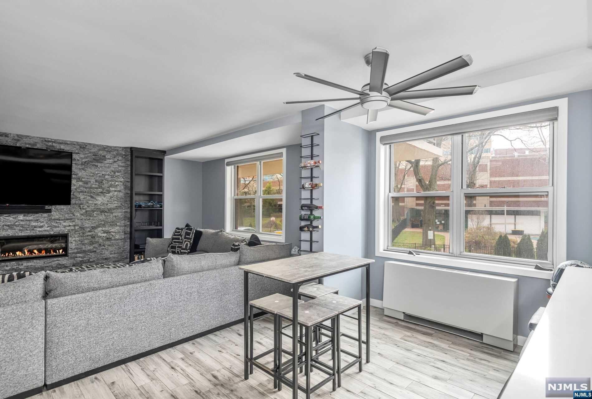 301 Beech Street 2K