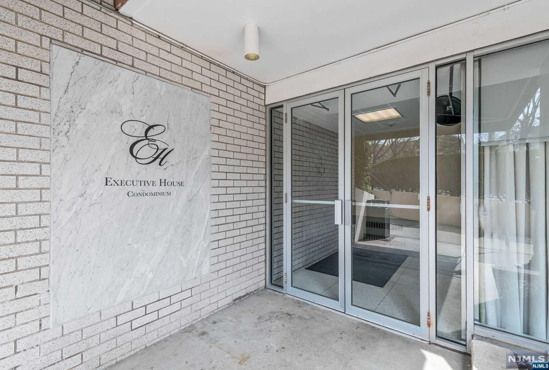 301 Beech Street 2K