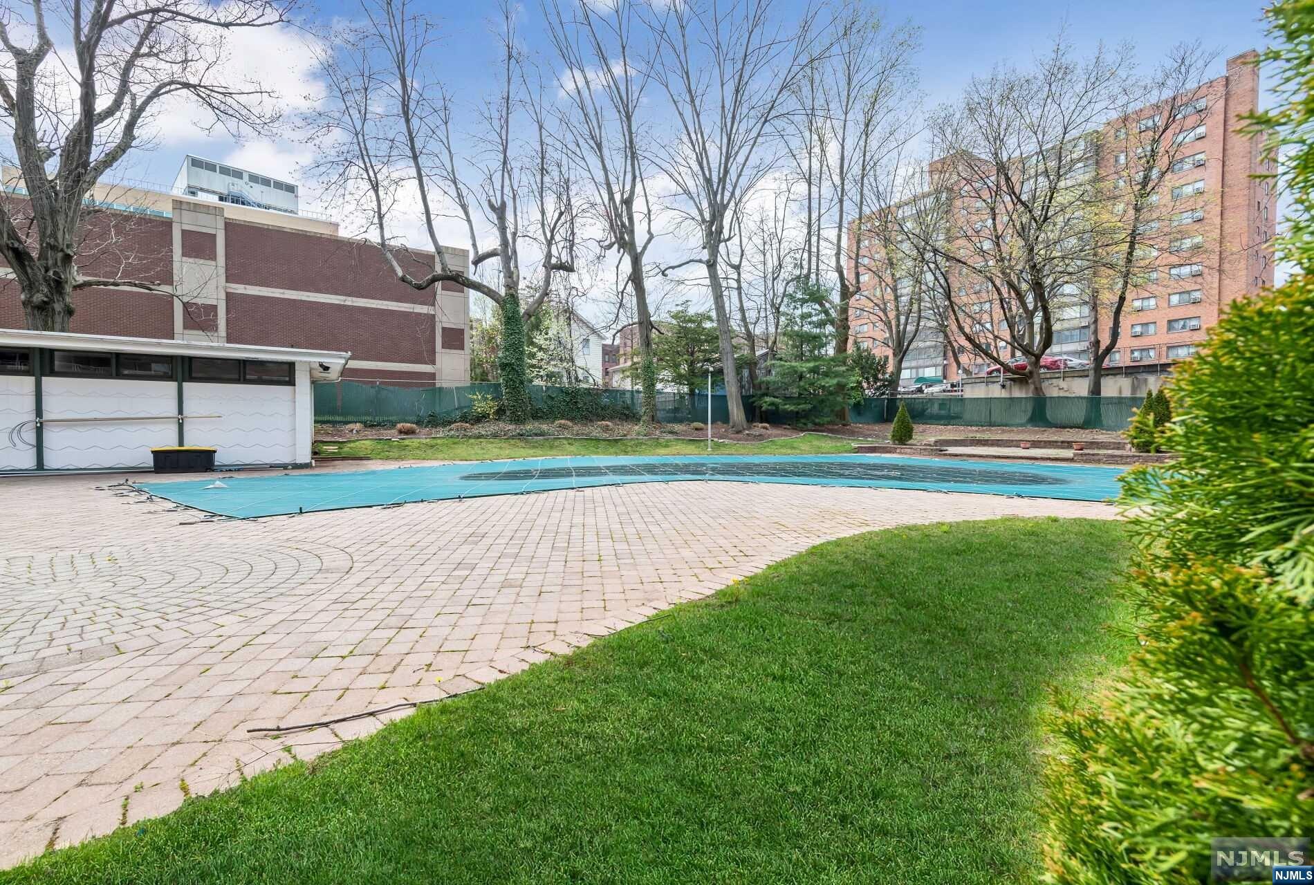 301 Beech Street 2K
