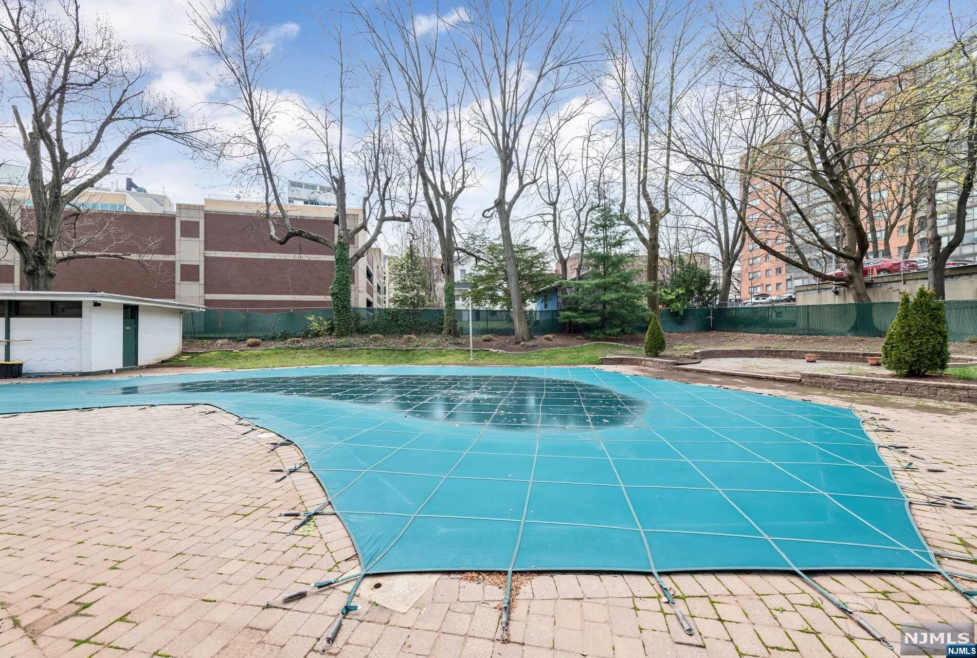 301 Beech Street 2K