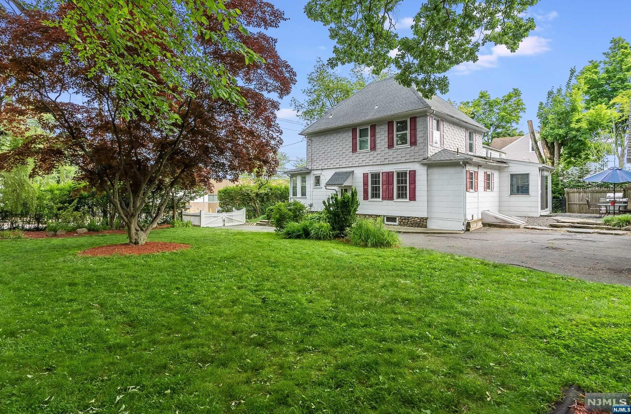 25 Erie Avenue