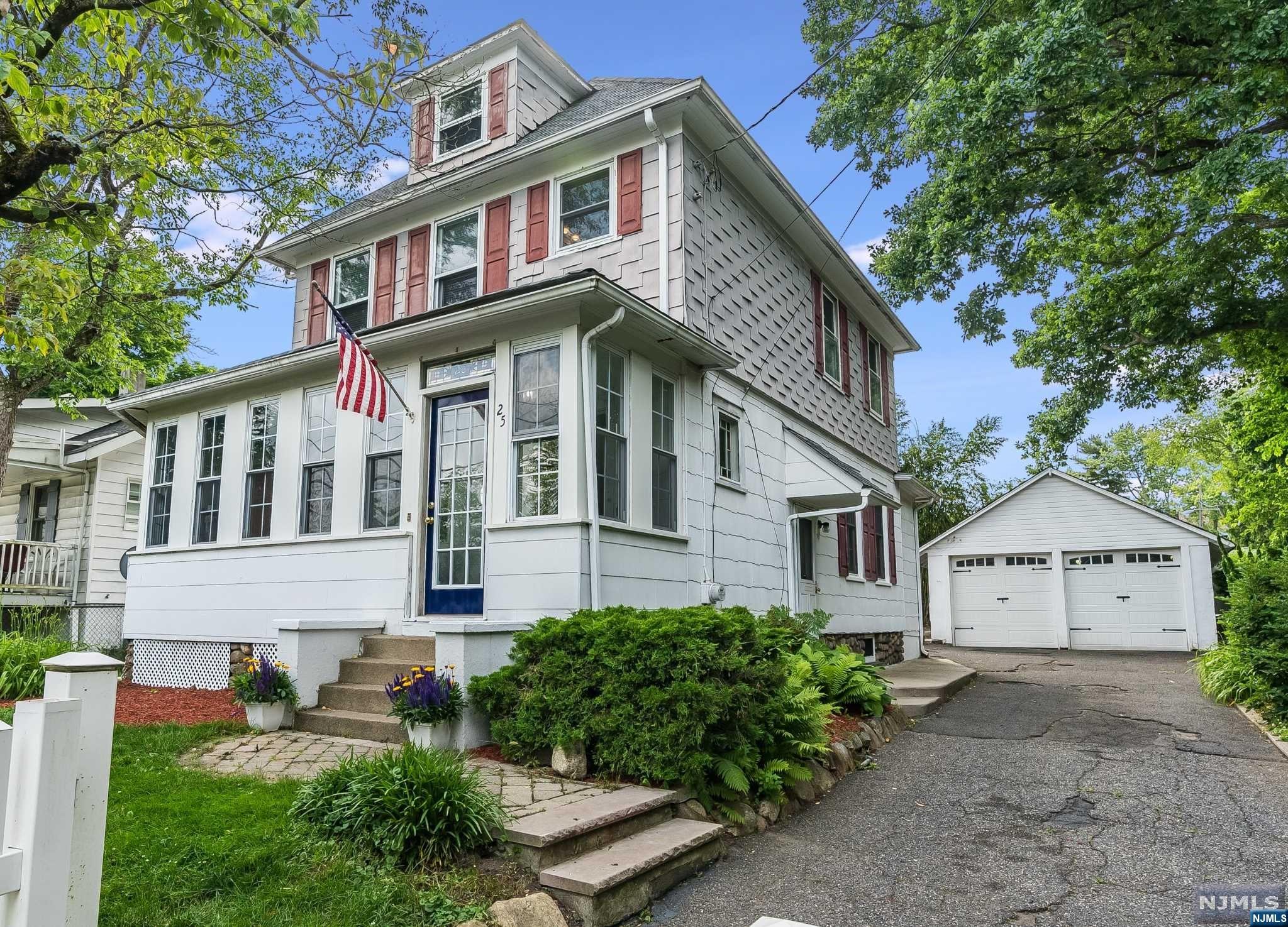 25 Erie Avenue
